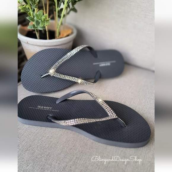 Old Navy Gray Sandals Flip Flops Gray Women's Beach Shoes With Rhinestones - Picture 6 of 9